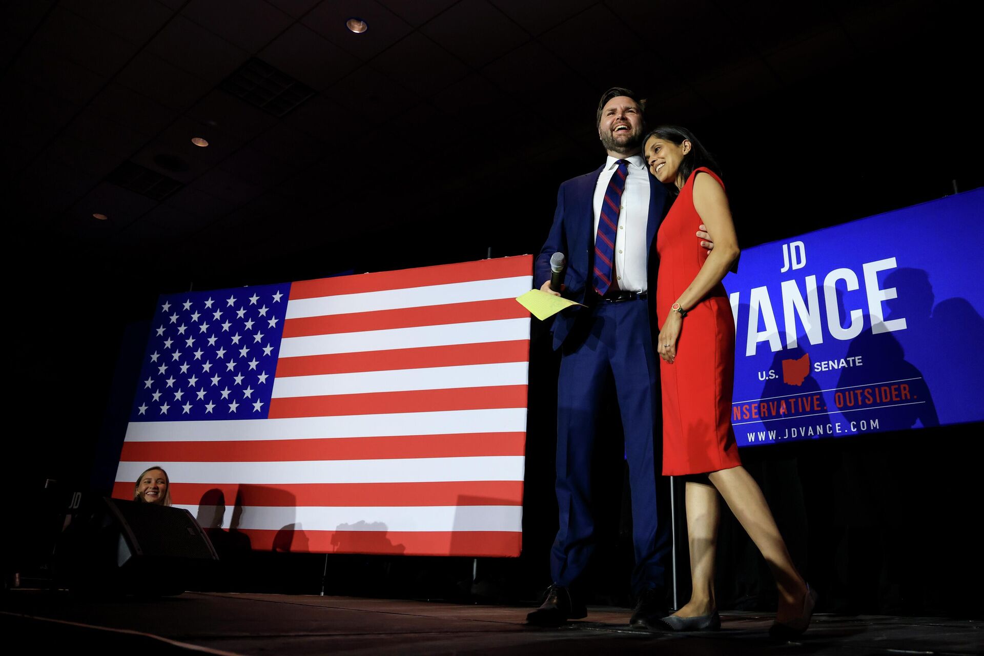 Republican Senate candidate JD Vance, left, is hugs his wife Usha Vance, as he prepares to speak to supporters during an election night watch party, Tuesday, May 3, 2022, in Cincinnati. - Sputnik International, 1920, 23.05.2022