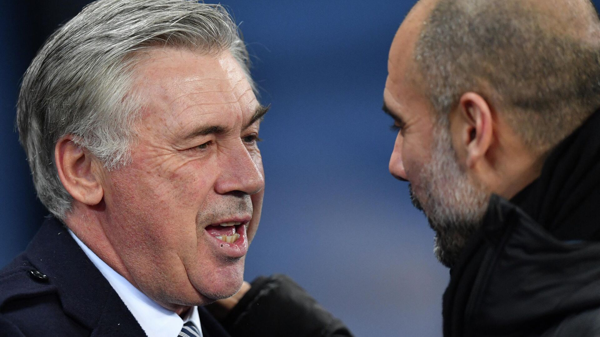 Everton's Italian head coach Carlo Ancelotti (L) chats with Manchester City's Spanish manager Pep Guardiola ahead of the English Premier League football match between Manchester City and Everton at the Etihad Stadium in Manchester, north west England, on January 1, 2020 - Sputnik International, 1920, 05.05.2022