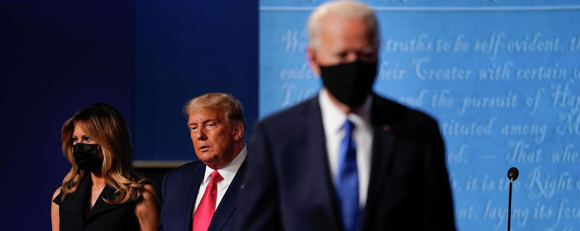 In this Oct. 22, 2020, file photo first lady Melania Trump, left, and President Donald Trump, center, remain on stage as Democratic presidential candidate former Vice President Joe Biden, right, walk away at the conclusion of the second and final presidential debate at Belmont University in Nashville, Tenn. - Sputnik International, 1920, 18.02.2023