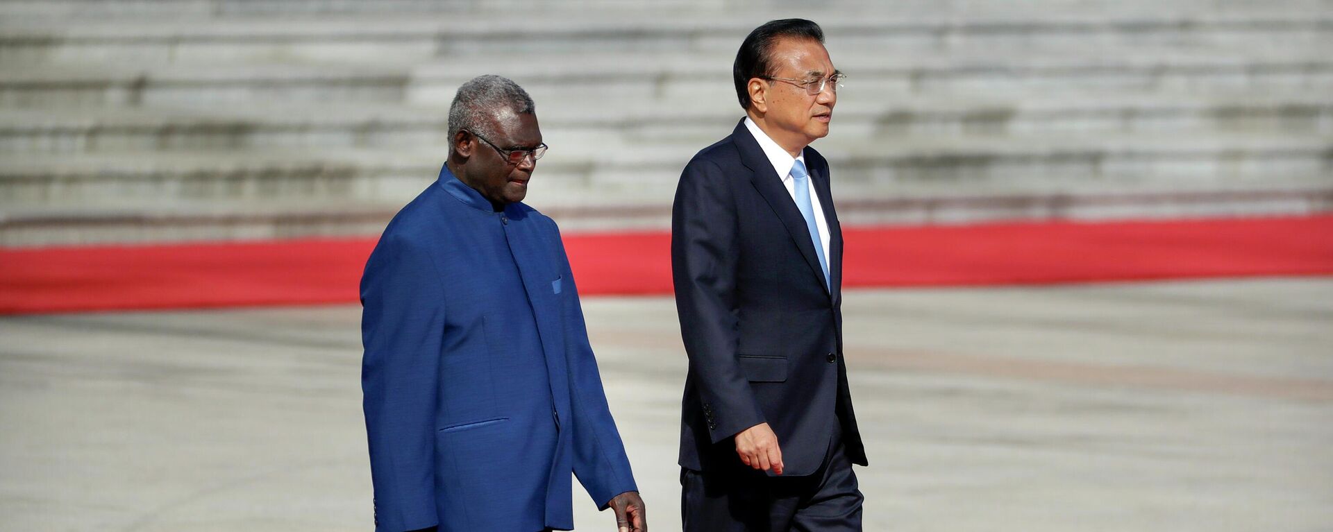 Solomon Islands Prime Minister Manasseh Sogavare, left, walks with Chinese Premier Li Keqiang during a welcome ceremony at the Great Hall of the People in Beijing, Wednesday, Oct. 9, 2019. - Sputnik International, 1920, 06.05.2022