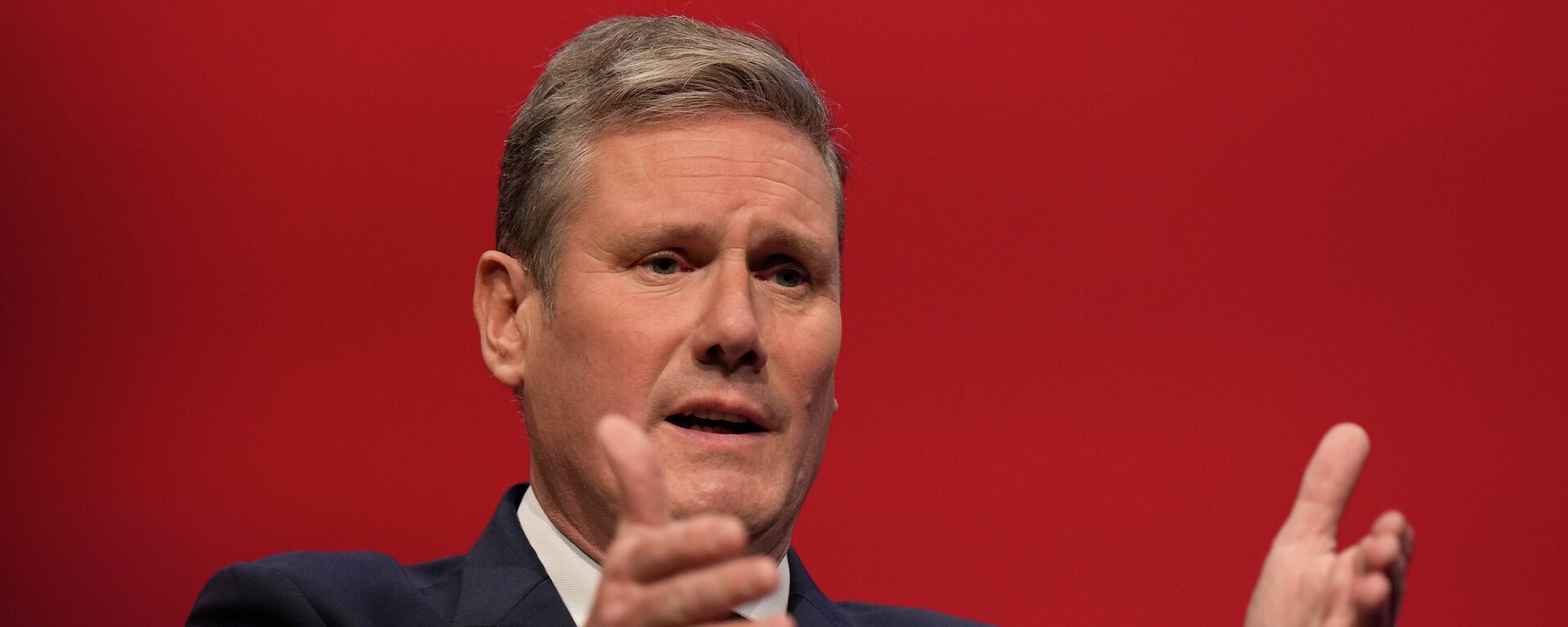 Leader of the British Labour Party Keir Starmer gestures as he makes his keynote speech at the annual party conference in Brighton, England, Sept. 29, 2021 - Sputnik International, 1920, 18.08.2024