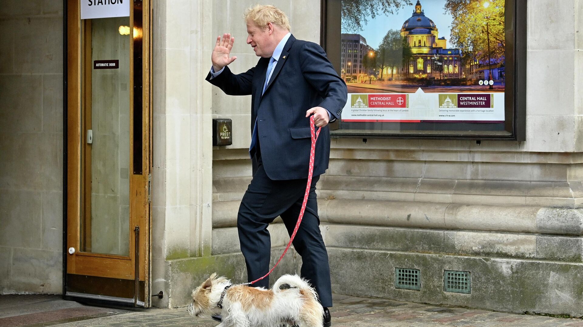 Britain's Prime Minister Boris Johnson arrives with his dog Dilyn at the Methodist Hall in central London to cast his vote in local elections on May 5, 2022 - Sputnik International, 1920, 07.05.2022