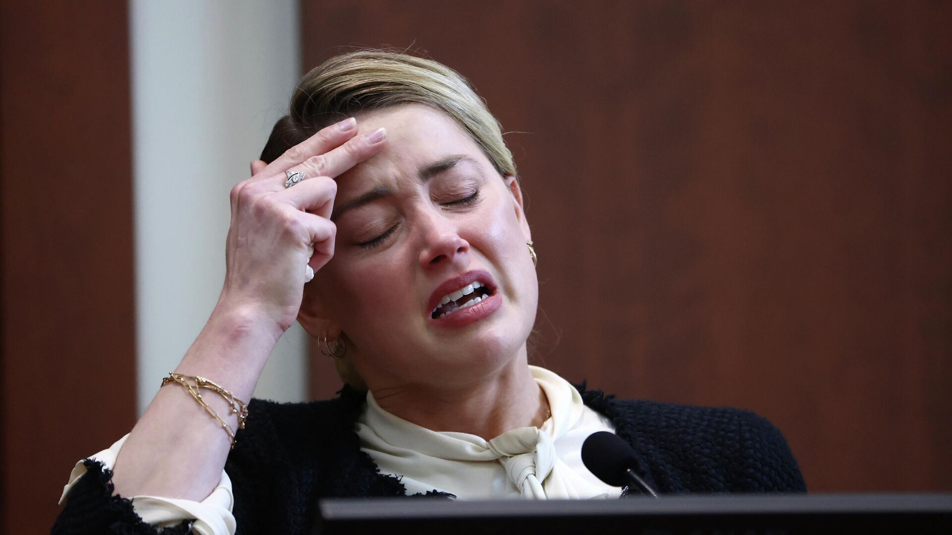Actor Amber Heard testifies in the courtroom at the Fairfax County Circuit Court in Fairfax, Va., Thursday, May 5, 2022 - Sputnik International, 1920, 07.05.2022