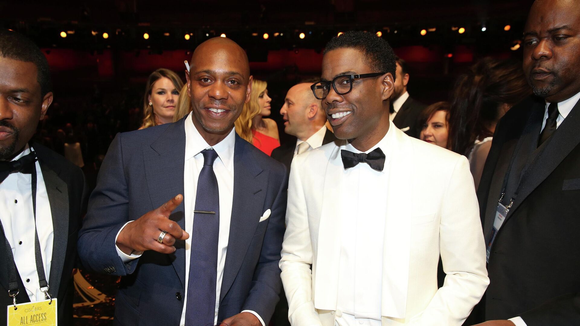 Dave Chappelle, left, and Chris Rock appear backstage at the Oscars on Sunday, Feb. 28, 2016, at the Dolby Theatre in Los Angeles - Sputnik International, 1920, 07.05.2022