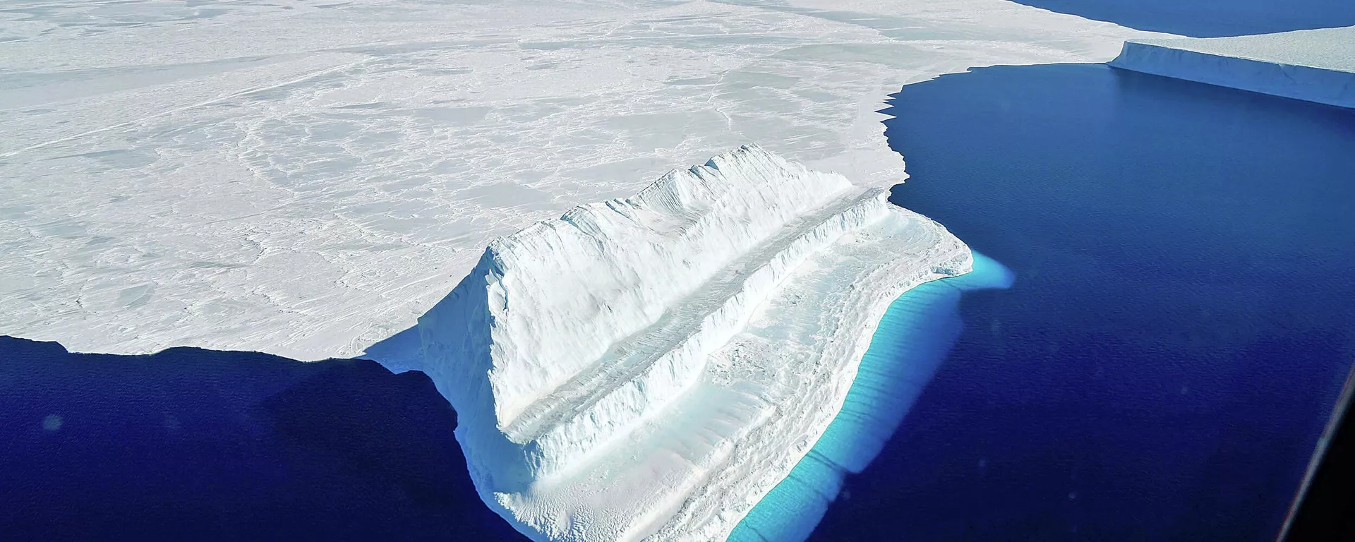 The frigid Antarctic region is an expanse of white ice and blue waters, as pictured in March, 2017, at the U.S. research facility McMurdo Station. - Sputnik International, 1920, 28.01.2024