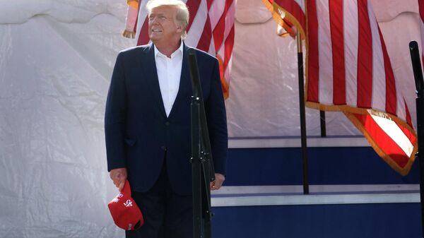 Former President Donald Trump arrives for a rally at the I-80 Speedway on May 01, 2022 in Greenwood, Nebraska - Sputnik International