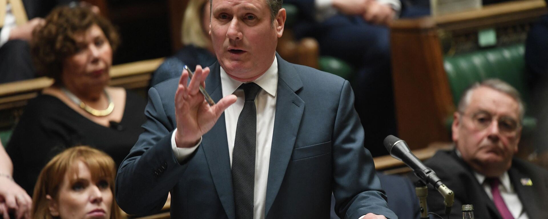 A handout photograph released by the UK Parliament shows Britain's main opposition Labour Party leader Keir Starmer speaking in the House of Commons in London on April 21, 2022, during a debate on whether the prime minister misled the House on lockdown parties - Sputnik International, 1920, 08.05.2022