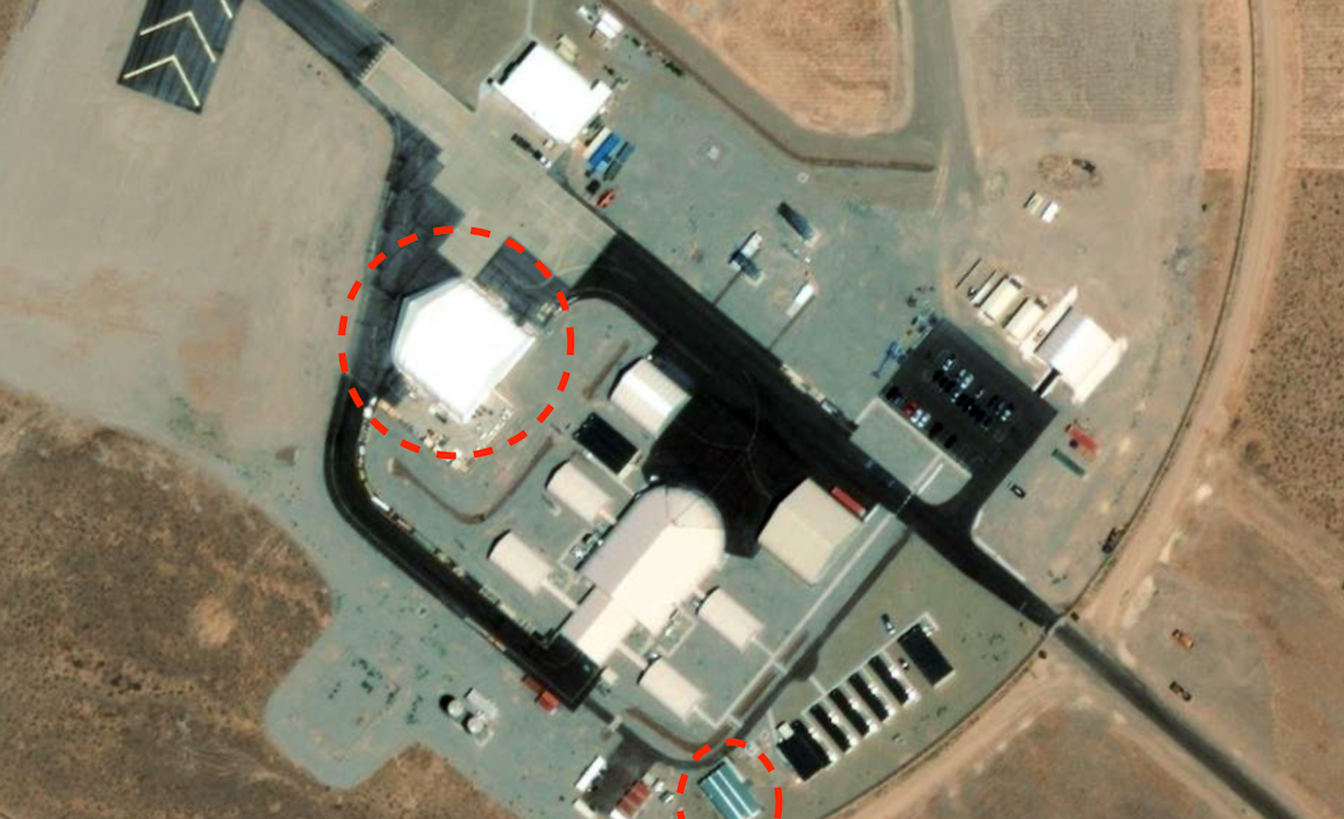 A picture allegedly showing two new buildings in Area 51 - Sputnik International, 1920, 08.05.2022