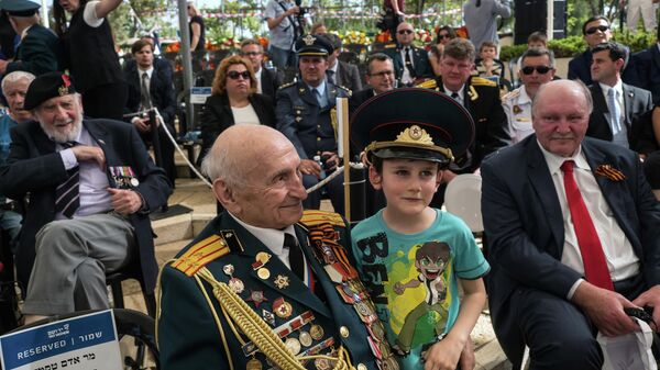 Veteran of the Great Patriotic War Emil Siegel at the ceremony dedicated to the 72nd anniversary of the victory over Nazi Germany on the territory of the Yad Vashem memorial complex in Jerusalem - Sputnik International