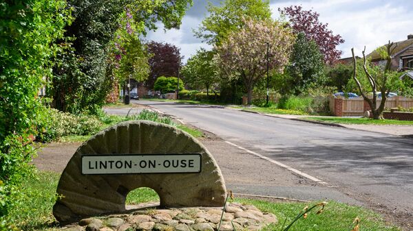 A sign for the village is pictured in the village of Linton-on-Ouse, near York in northern England on May 4, 2022. - The village of Linton-on-Ouse is usually a sleepy place, but its residents are up in arms at a government plan to house over a thousand asylum seekers, whose numbers will dwarf local residents. - Sputnik International