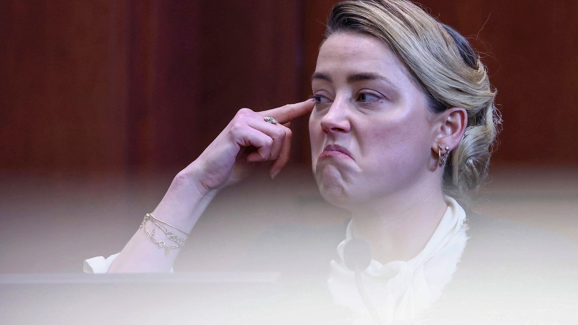 Actress Amber Heard testifies in the courtroom at the Fairfax County Circuit Court in Fairfax, Va., Thursday, May 5, 2022 - Sputnik International, 1920, 08.05.2022
