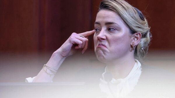 Actress Amber Heard testifies in the courtroom at the Fairfax County Circuit Court in Fairfax, Va., Thursday, May 5, 2022 - Sputnik International