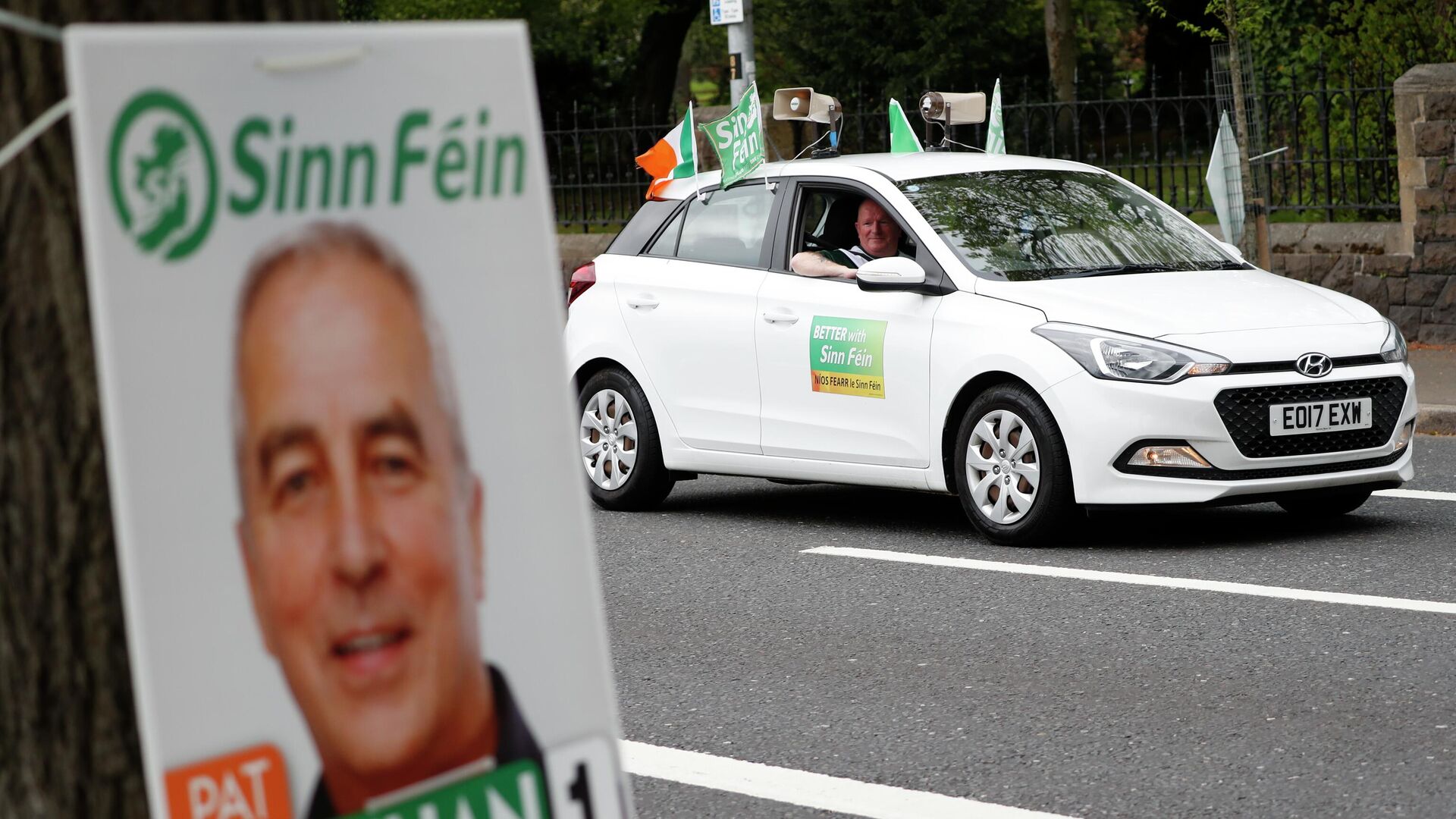 A Sinn Fein canvassing car plays music on the Falls road in West Belfast, Northern Ireland, Thursday May 5, 2022 - Sputnik International, 1920, 08.05.2022