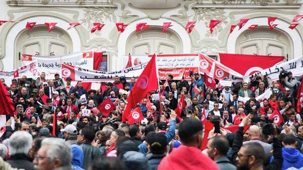 Tunisian demonstrators gather during a rally in support of Tunisian President Kais Saied in Tunis, Tunisia, Sunday, May 8, 2022. - Sputnik International