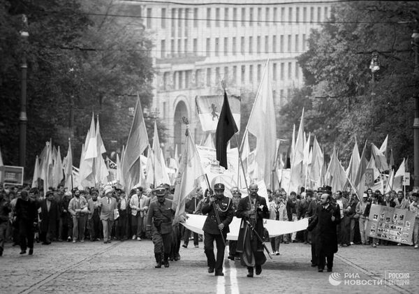 After Ukraine became independent, nationalism became an integral part of the policies of the new Ukrainian government. 
Photo: A column of demonstrators heading towards the Presidium of the Supreme Soviet of Ukraine, June 1991.  - Sputnik International