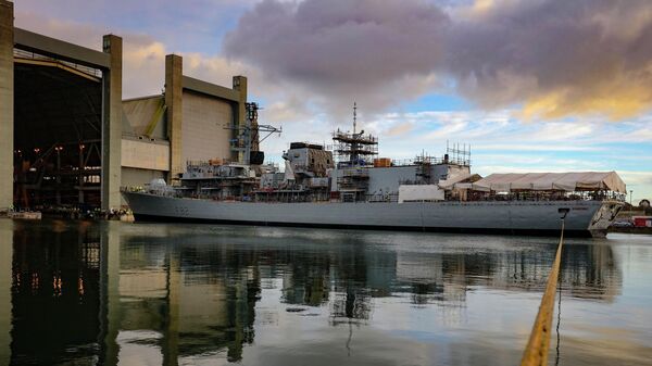 Royal Navy Type 23 Frigate HMS Somerset emerges from the Frigate Support Centre in HMNB Devonport - Sputnik International