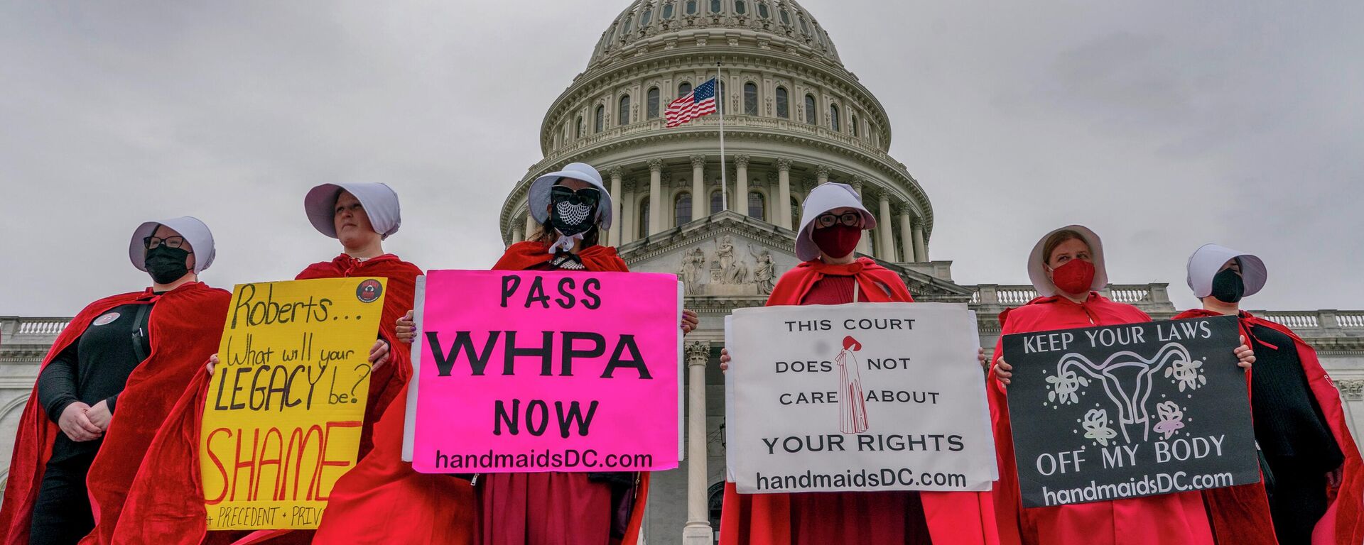 Abortion-rights protesters display placards during a demonstration outside the U.S. Capitol, Sunday, May 8, 2022, in Washington. - Sputnik International, 1920, 12.05.2022