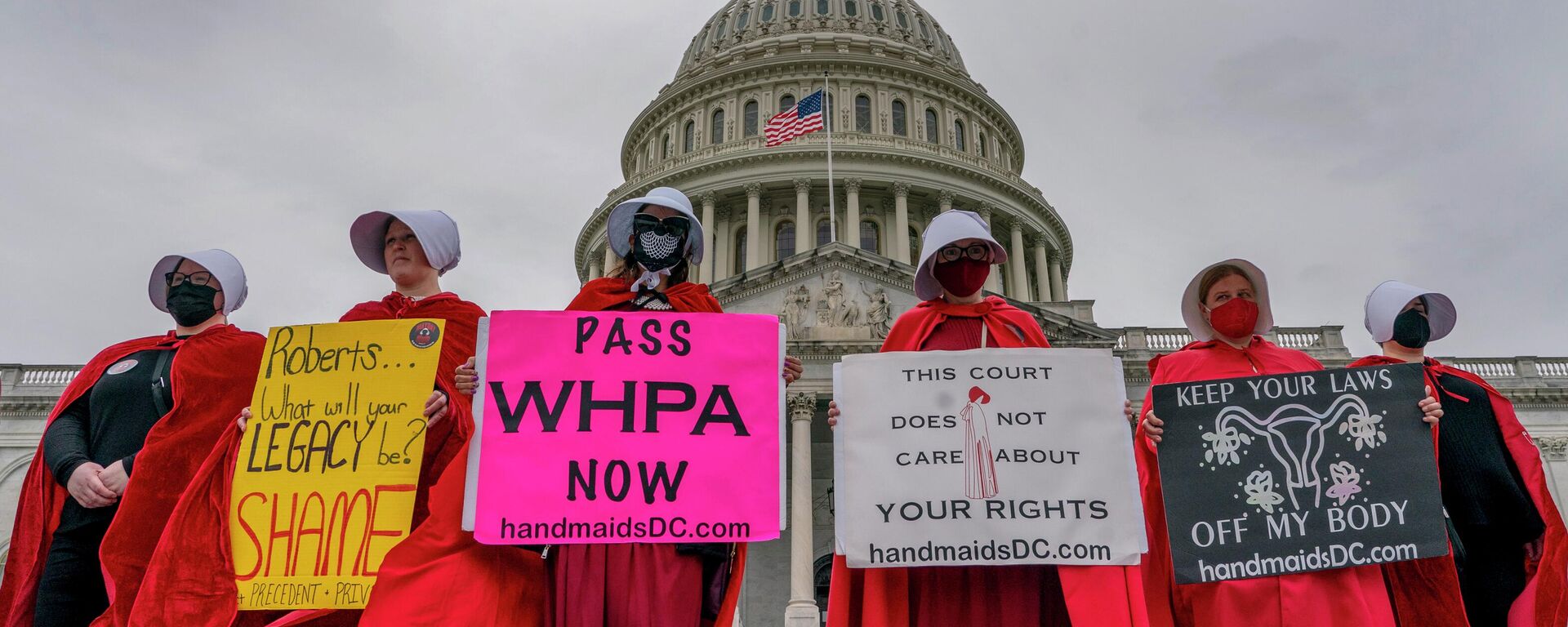 Abortion-rights protesters display placards during a demonstration outside the U.S. Capitol, Sunday, May 8, 2022, in Washington. - Sputnik International, 1920, 31.05.2022