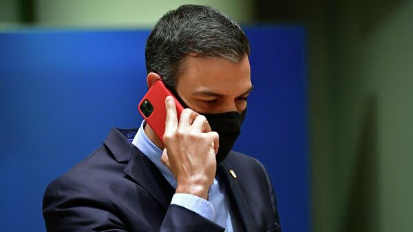 Spain's Prime Minister Pedro Sanchez speaks on his cell phone during a round table meeting at an EU summit in Brussels, Monday, July 20, 2020. - Sputnik International