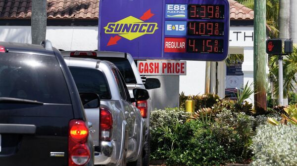 FILE - Cars line up at a Sunoco gas station offering high-level ethanol-gasoline blends at a cost below regular gasoline, on April 13, 2022, in Delray Beach, Fla. Just as Americans gear up for summer road trips, the price of oil remains stubbornly high, pushing prices at the gas pump to painful heights. AAA said Tuesday, May 10, 2022, drivers are paying $4.37 for a gallon of regular gasoline. - Sputnik International
