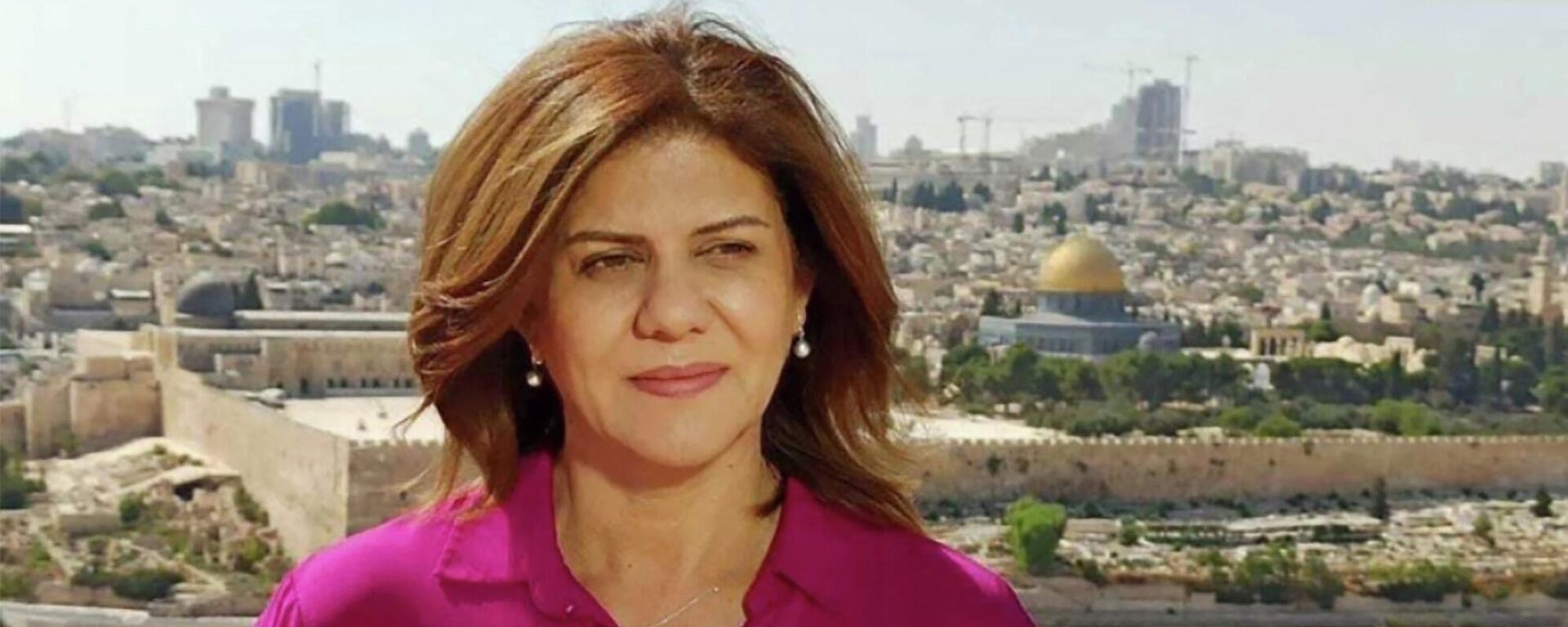 An undated handout photo released by the Doha-based Al-Jazeera TV shows the channel's veteran journalist Shireen Abu Aqleh (Akleh) during one of her reports from Jerusalem. - Sputnik International, 1920, 26.05.2022