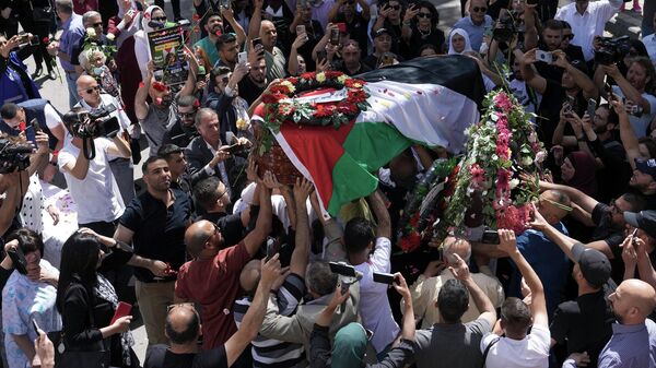 Family, friends and colleagues of slain Al Jazeera journalist Shireen Abu Akleh carry her coffin to a hospital in the east Jerusalem neighbourhood of Sheikh Jarrah, Thursday, May 12, 2022.  - Sputnik International