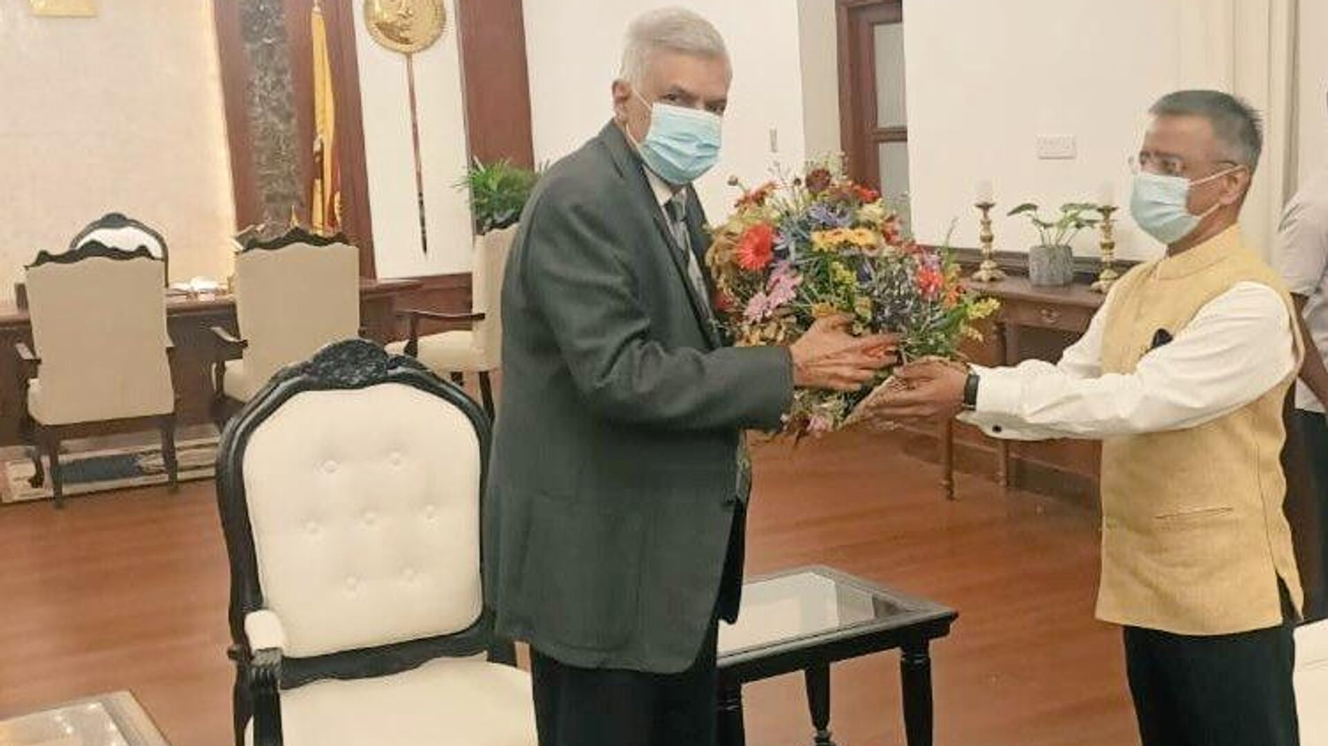 Sri Lanka PM Ranil Wickremesinghe Meets Indian Envoy - Sputnik International, 1920, 13.05.2022