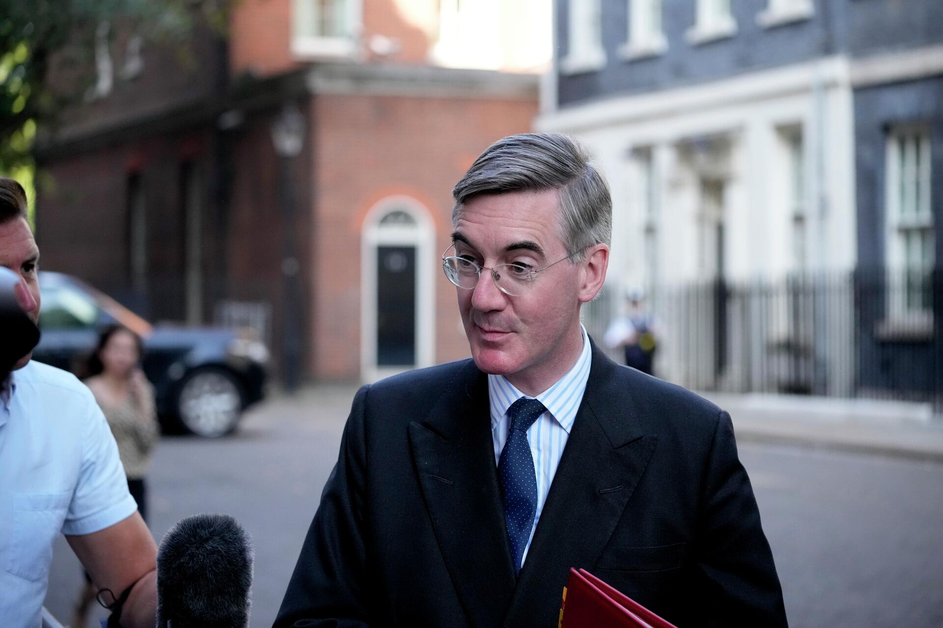 Jacob Rees-Mogg, now Brexit Opportunities and Government Efficiency Secretary, leaves a cabinet meeting on September 7 2021 - Sputnik International, 1920, 02.07.2022