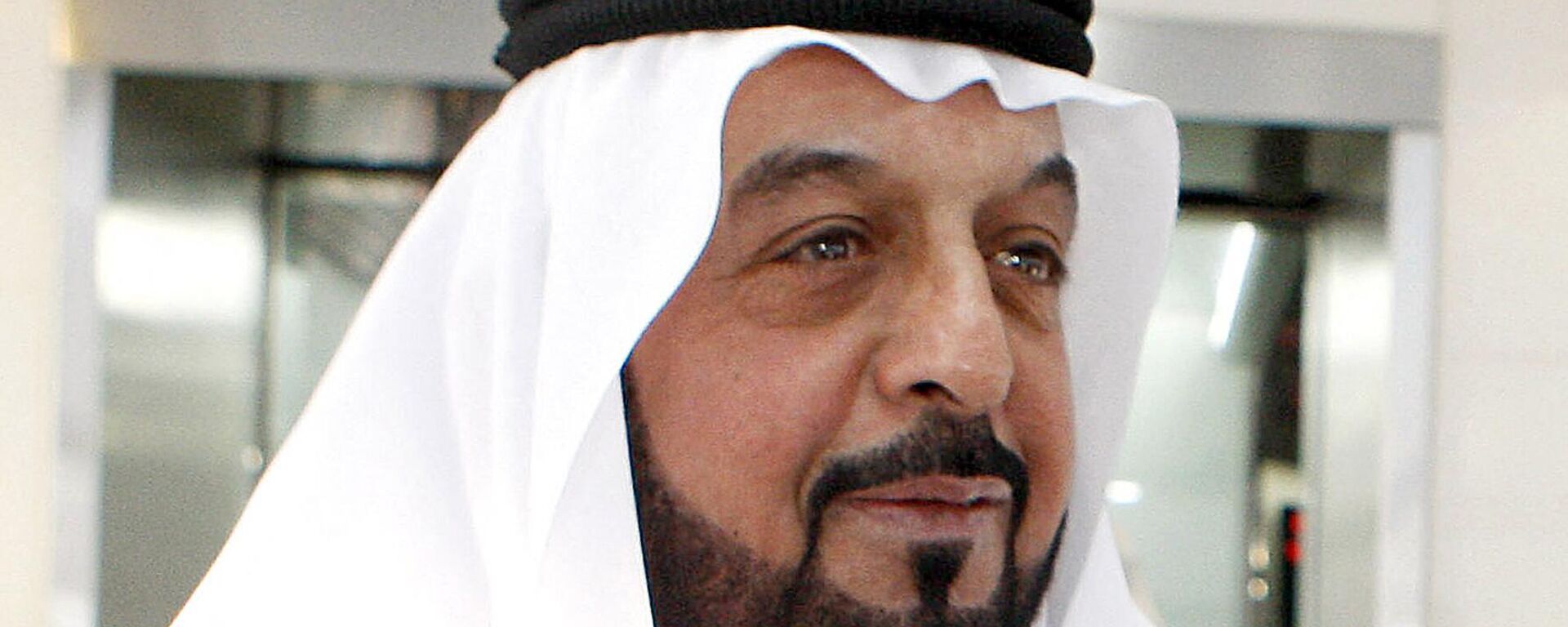 A handout picture released by the Emirates News Agency WAM shows Emirati President Sheikh Khalifa bin Zayed al-Nahayan arriving at the Shams Tower to watch the Abu Dhabi Formula One Grand Prix at the Yas Marina circuit on November 1, 2009. Al-Nahayan, also ruler of Abu Dhabi, was nominated by the Emirates Supreme Federal Council for a second five-year term as president of the United Arab Emirates, WAM announced on November 3, 2009.
AFP PHOTO/WAM/HO - Sputnik International, 1920, 13.05.2022