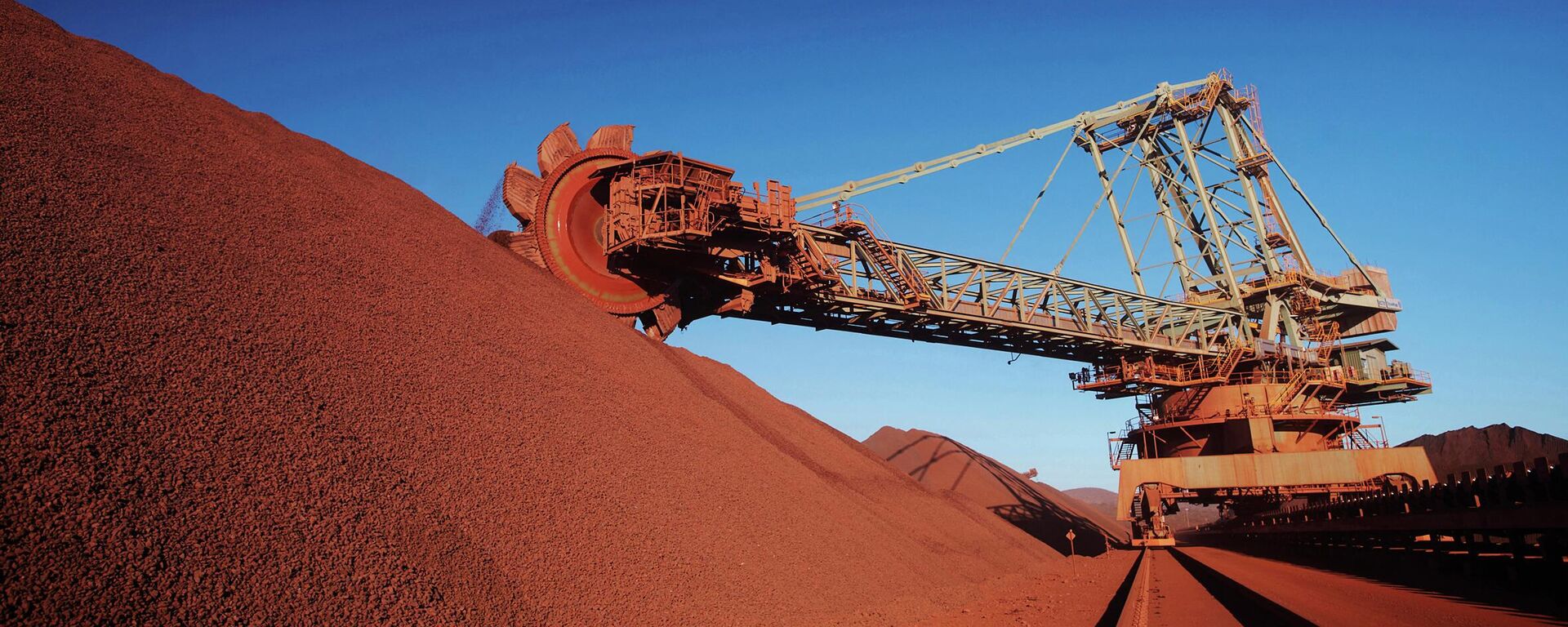 Anglo-Australian mining giant BHP Billiton's Mount Newman iron ore mine in Western Australia (File) - Sputnik International, 1920, 13.05.2022