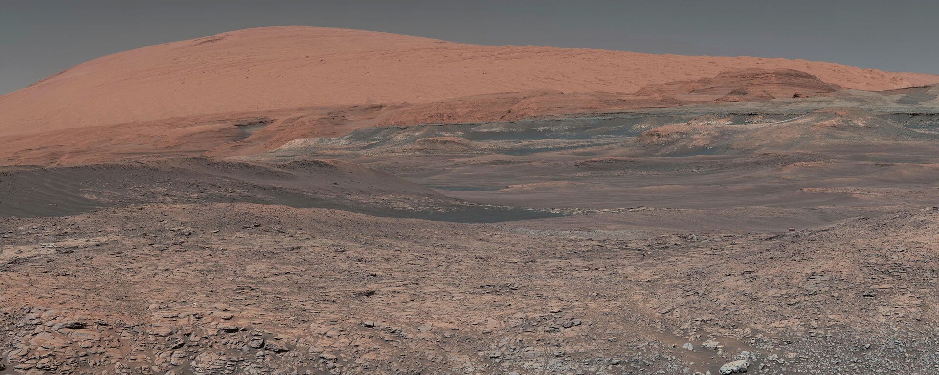 This image provided by NASA, assembled from a series of January 2018 photos made by the Mars Curiosity rover, shows an uphill view of Mount Sharp, which Curiosity had been climbing. - Sputnik International, 1920, 17.06.2022