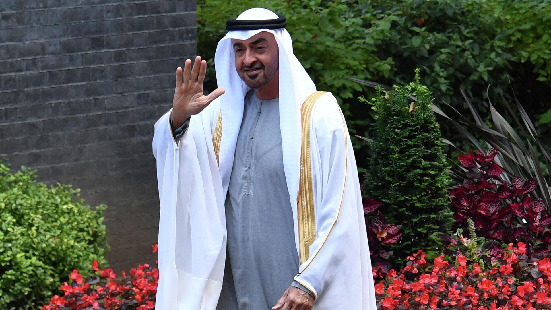Then-Crown Prince of Abu Dhabi, Mohamed bin Zayed Al Nahyan gestures as he arrives for a meeting with  Britain's Prime Minister Boris Johnson at number 10, Downing Street in central London, on September 16, 2021. - Sputnik International, 1920, 14.05.2022