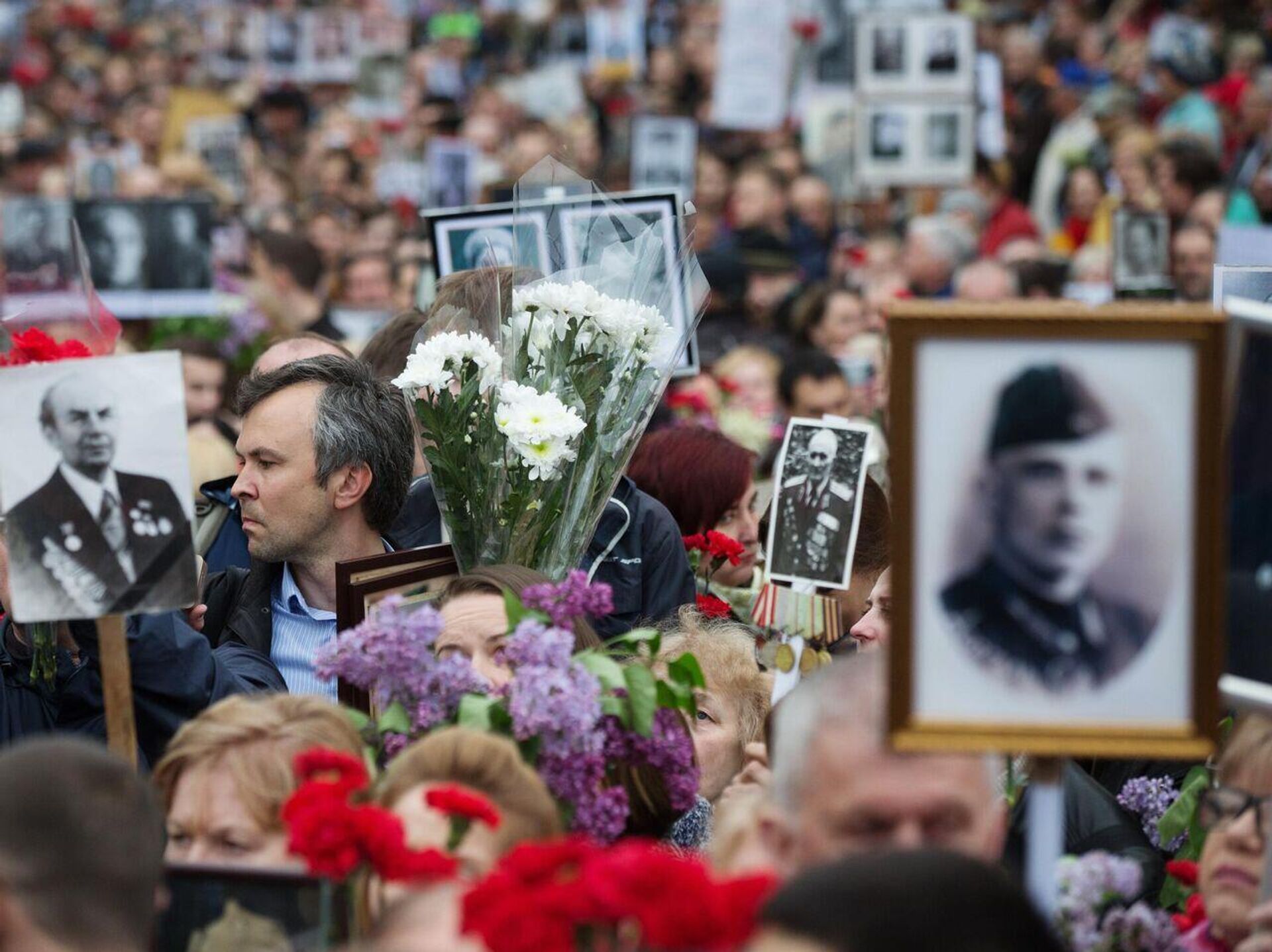 Participants in the Immortal Regiment rally in Kiev on the 74th anniversary of Victory in the Great Patriotic War, 2019. - Sputnik International, 1920, 14.05.2022
