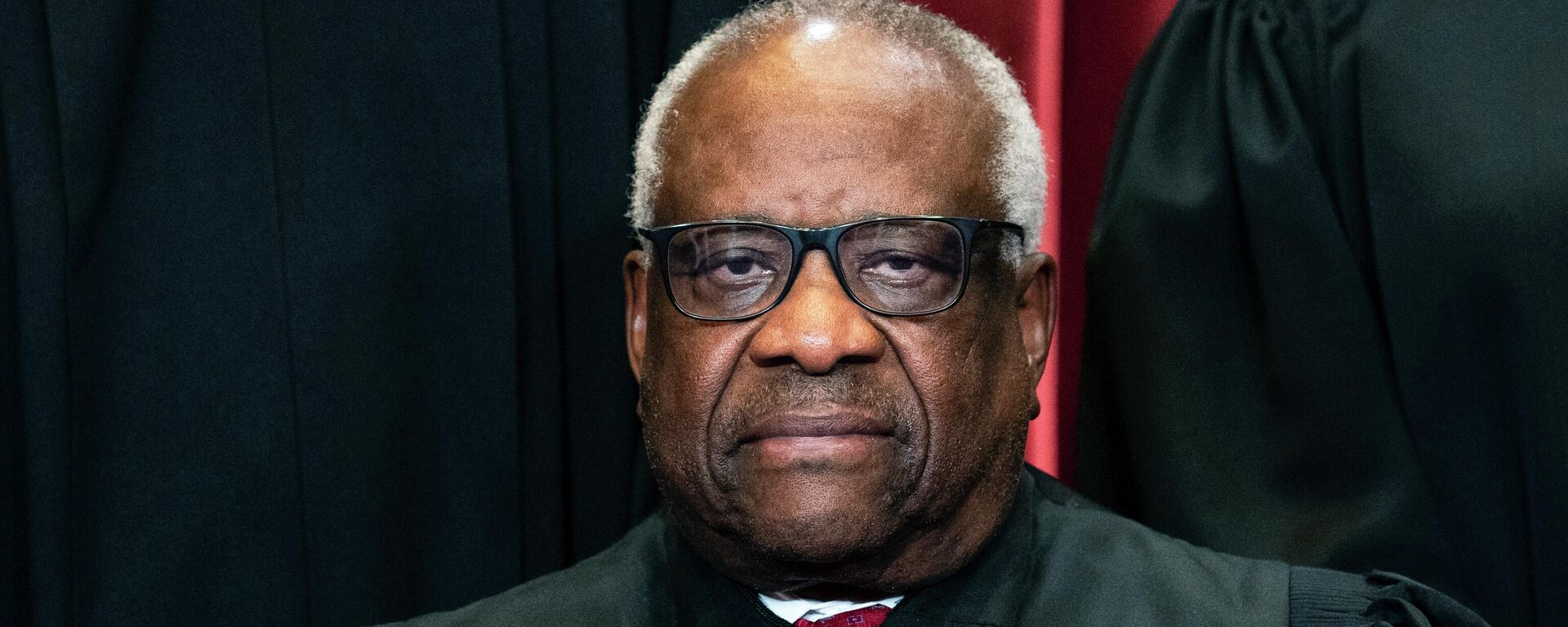 Justice Clarence Thomas sits during a group photo at the Supreme Court in Washington, on Friday, April 23, 2021. - Sputnik International, 1920, 02.10.2022