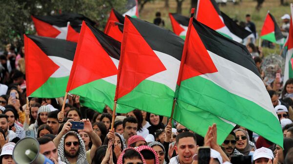 Arab Israeli protestors hold up Palestinian national flags during a demonstration near the city of Sakhnin in northern Israel, on May 5, 2022 ahead of the Palestinian marking of the 74th anniversary of the Nakba, the catastrophe of Israel's creation in 1948. - - Sputnik International