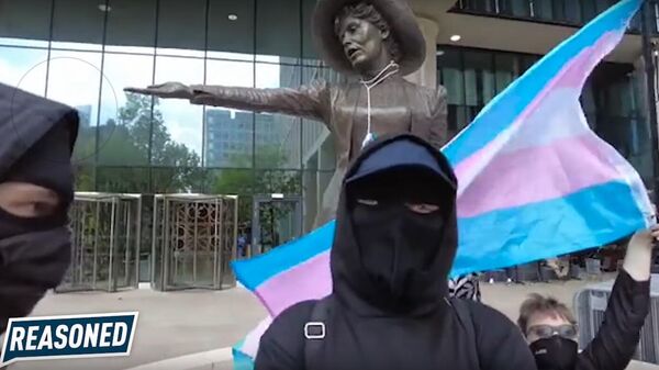 Trans Anarchists ATTACK Feminist Protest - Sputnik International