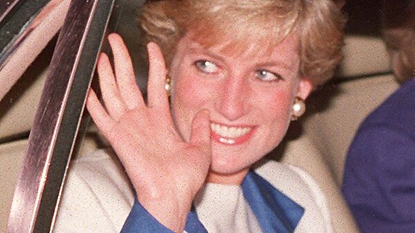 Picture dated 04 October 1990 of princess Diana waving as she leaves Dulles International airport - Sputnik International