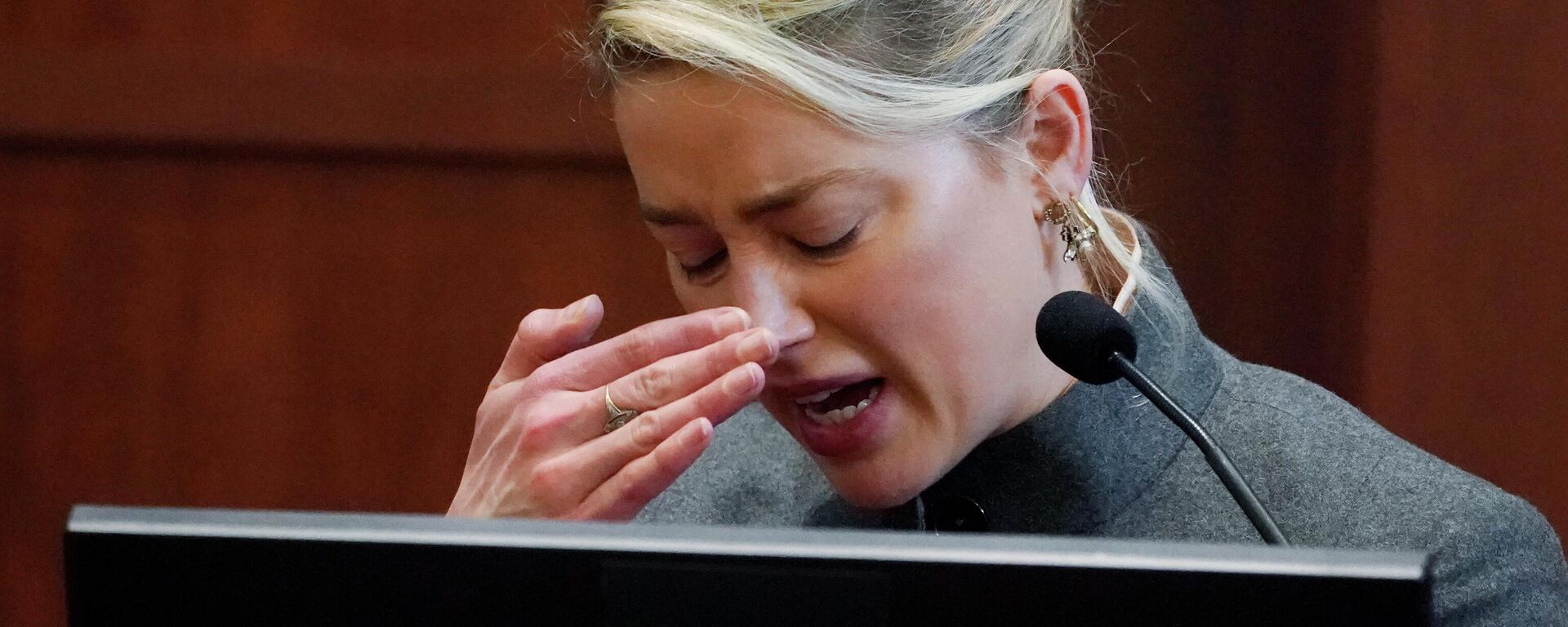 Actor Amber Heard testifies in the courtroom at the Fairfax County Circuit Courthouse in Fairfax, Va., Monday, May 16, 2022 - Sputnik International, 1920, 08.06.2022