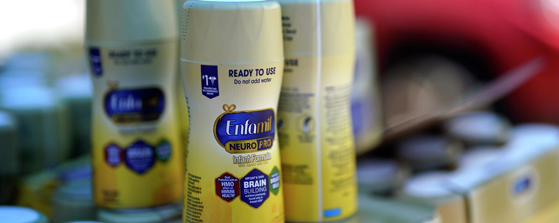 Infant formula is stacked on a table during a baby formula drive to help with the shortage Saturday, May 14, 2022, in Houston. Parents seeking baby formula are running into bare supermarket and pharmacy shelves in part because of ongoing supply disruptions and a recent safety recall. - Sputnik International, 1920, 23.05.2022