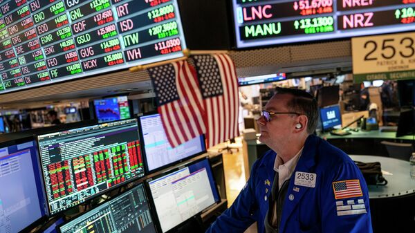 Trader Patrick King works the floor at the New York Stock Exchange, Thursday, May 12, 2022, in New York - Sputnik International