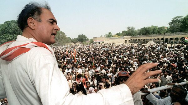 (FILES) In this file photograph dated 16 May 1991, Indian premier Rajiv Gandhi addresses the crowd during his election campaign rally at Faizabad in the northern state of Uttar Pradesh - Sputnik International