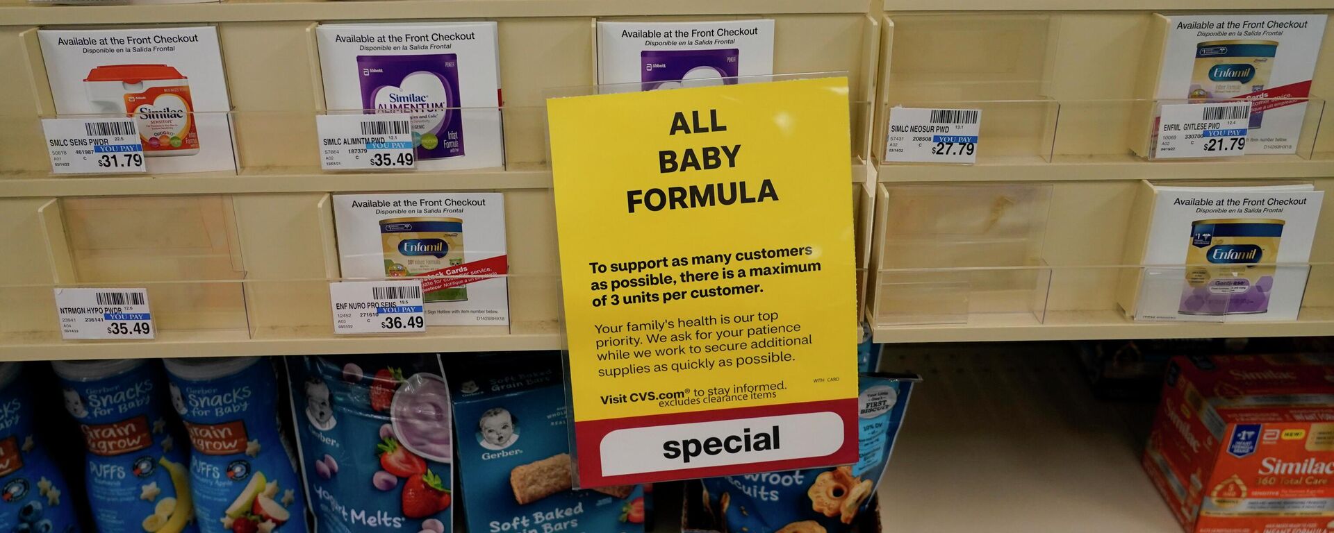 A sign is posted at a CVS pharmacy indicating a shortage in the availability of baby food Tuesday, May 10, 2022, in Charlotte, N.C. - Sputnik International, 1920, 18.05.2022