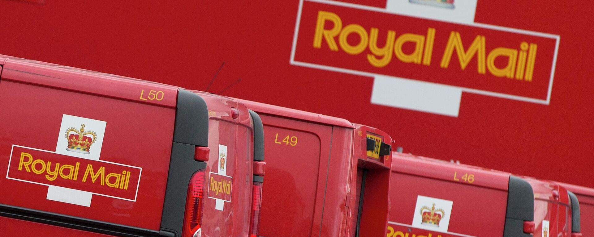 FILE - In this file photo dated Thursday, Sept. 12, 2013, Royal Mail vans lined up at London's largest sorting office Mount Pleasant - Sputnik International, 1920, 19.05.2022