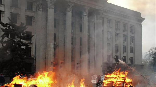 Burning tents of anti-Maidan activists on Kulikovo Pole Square near the Trade Unions House in Odessa. - Sputnik International