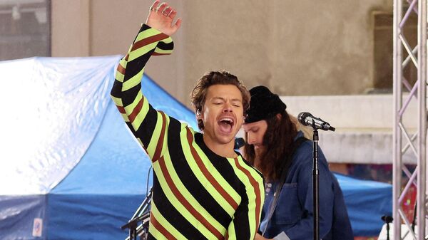 Harry Styles performs on NBC's Today at Rockefeller Plaza on May 19, 2022 in New York City.   - Sputnik International