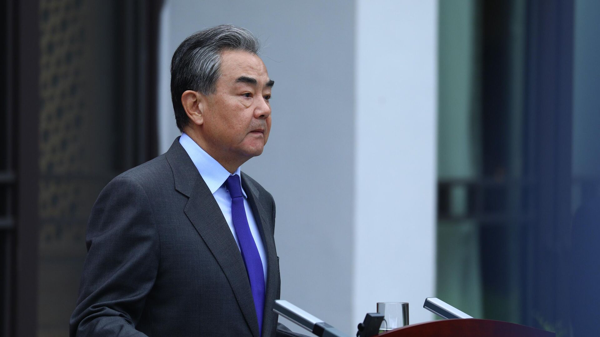 Chinese Foreign Minister Wang Yi talks to the media - Sputnik International, 1920, 28.05.2022