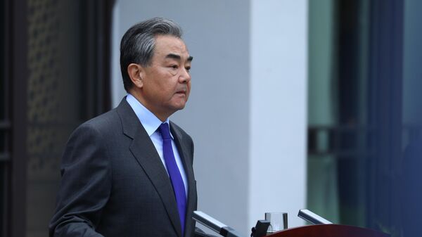 Chinese Foreign Minister Wang Yi talks to the media - Sputnik International