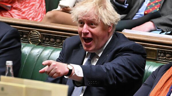 A handout photograph released by the UK Parliament shows Britain's Prime Minister Boris Johnson laughing as Britain's Chancellor of the Exchequer Rishi Sunak makes a statement on the cost of living crisis in the House of Commons on May 26, 2022 - Sputnik International