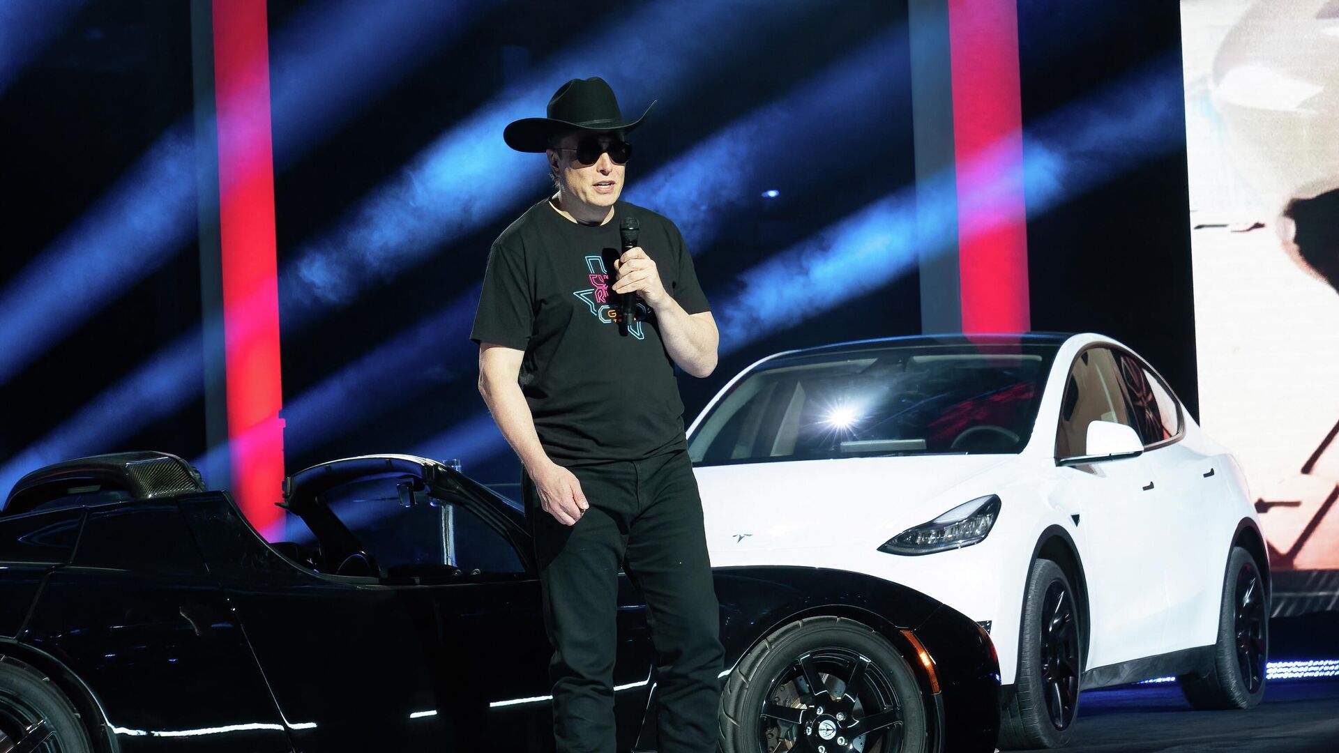 CEO of Tesla Motors Elon Musk speaks at the Tesla Giga Texas manufacturing Cyber Rodeo grand opening party on April 7, 2022 in Austin, Texas - Sputnik International, 1920, 30.05.2022