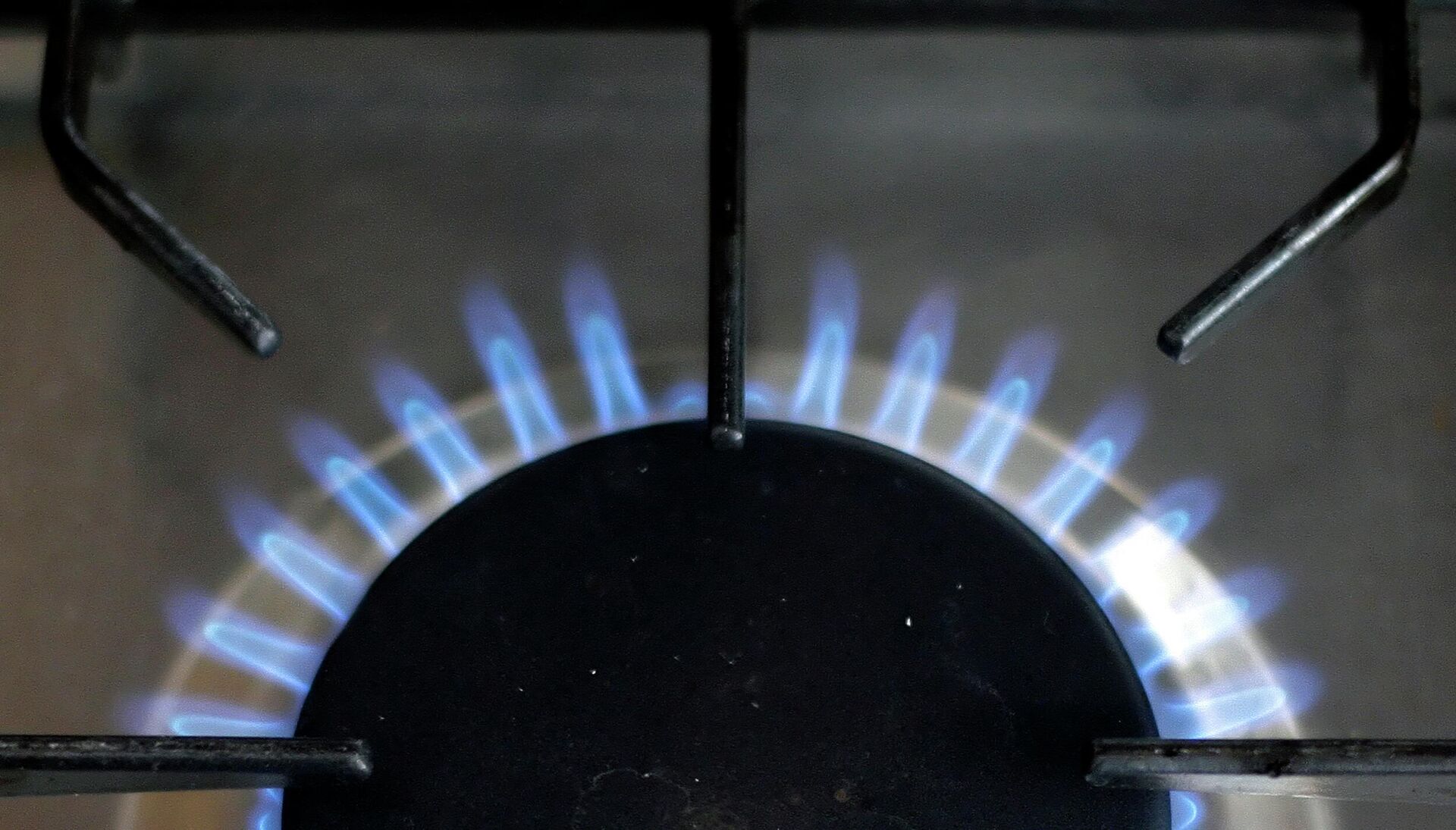 A gas burner of a stove is pictured in London, on July 31, 2008 - Sputnik International, 1920, 22.06.2022